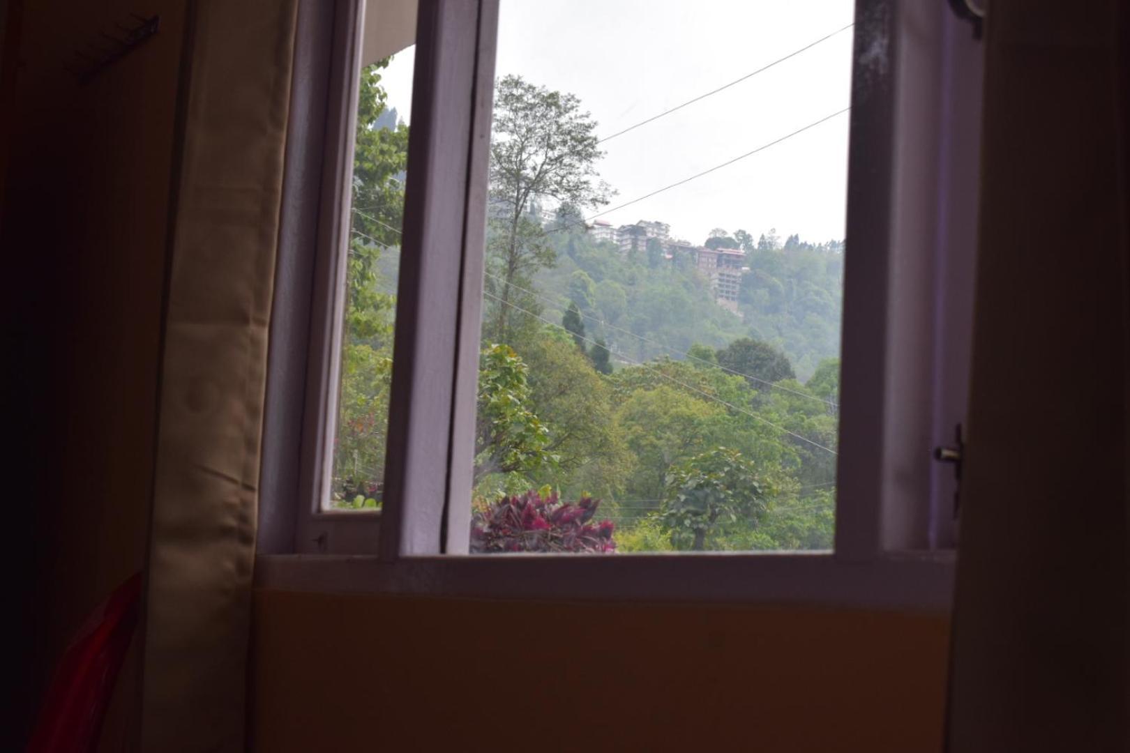 Mandavya Homestay بيلينغ الغرفة الصورة